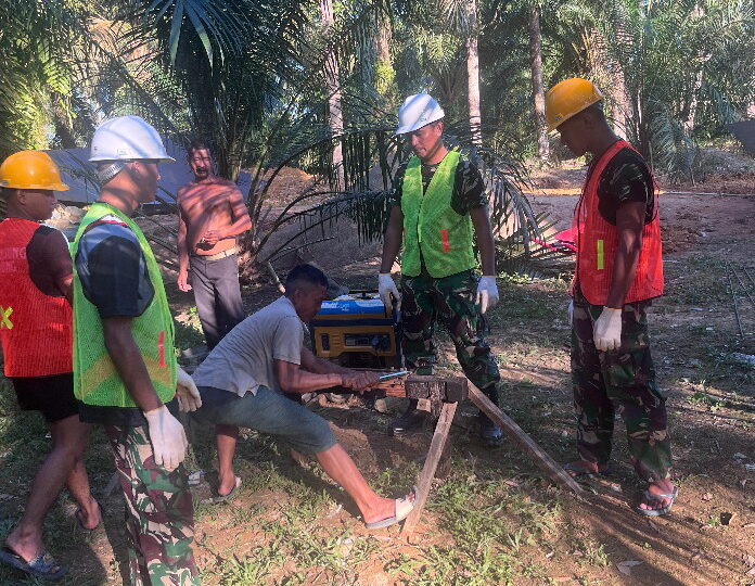Anyaman Besi Jembatan Garuda Mulai Dibentuk, Gotong Royong TNI Dan Warga Desa Tukang Langit Kian Solid
