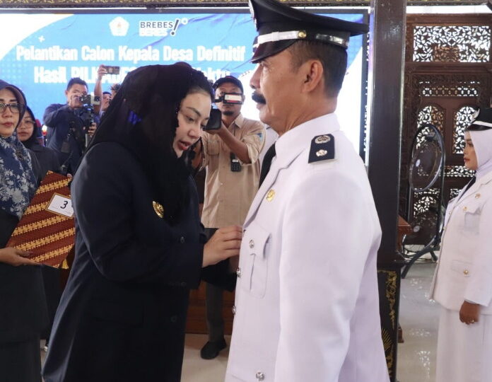 Bupati Brebes Hj.Paramitha Widya Kusuma SE MM. Lantik 14 Kades Antar Waktu