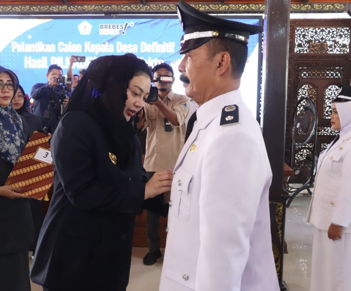Bupati Brebes Hj.Paramitha Widya Kusuma SE MM. Lantik 14 Kades Antar Waktu