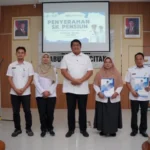 Wakil Bupati Pacitan Gagarin Sumrambah Menyerahkan SK Pensiun, Minta PNS Purna Tugas Menyiapkan Diri dan Beradaptasi