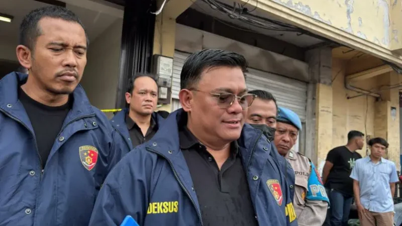 Dirtipideksus Bareskrim Polri Mengungkap Sindikat Impor Handphone Ilegal Senilai Rp235 Miliar di Sidoarjo