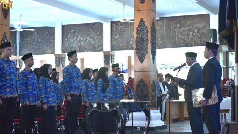 Bupati Pacitan Indrata Nur Bayuaji Melantik dan Mengambil sumpah 88 PNS Pada Peringatan Hari Kebangkitan Nasional.