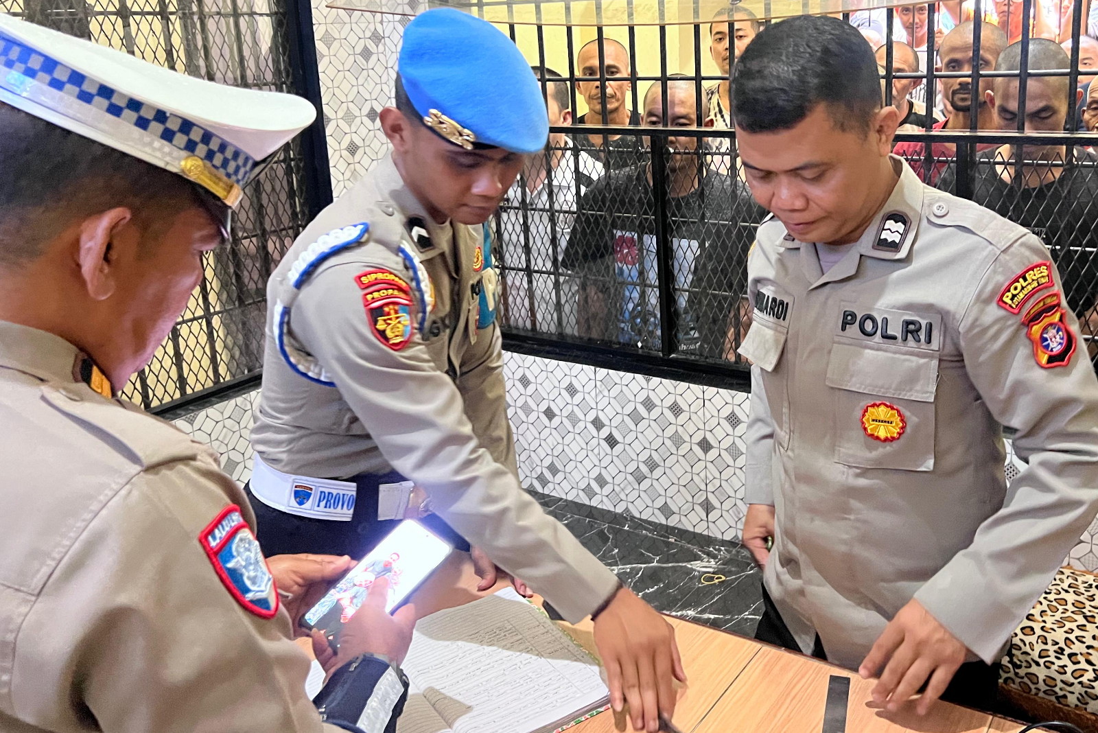 Pastikan Keamanan Ruang Tahanan, Pawas Polres Kotim Lakukan Pemeriksaan Rutin