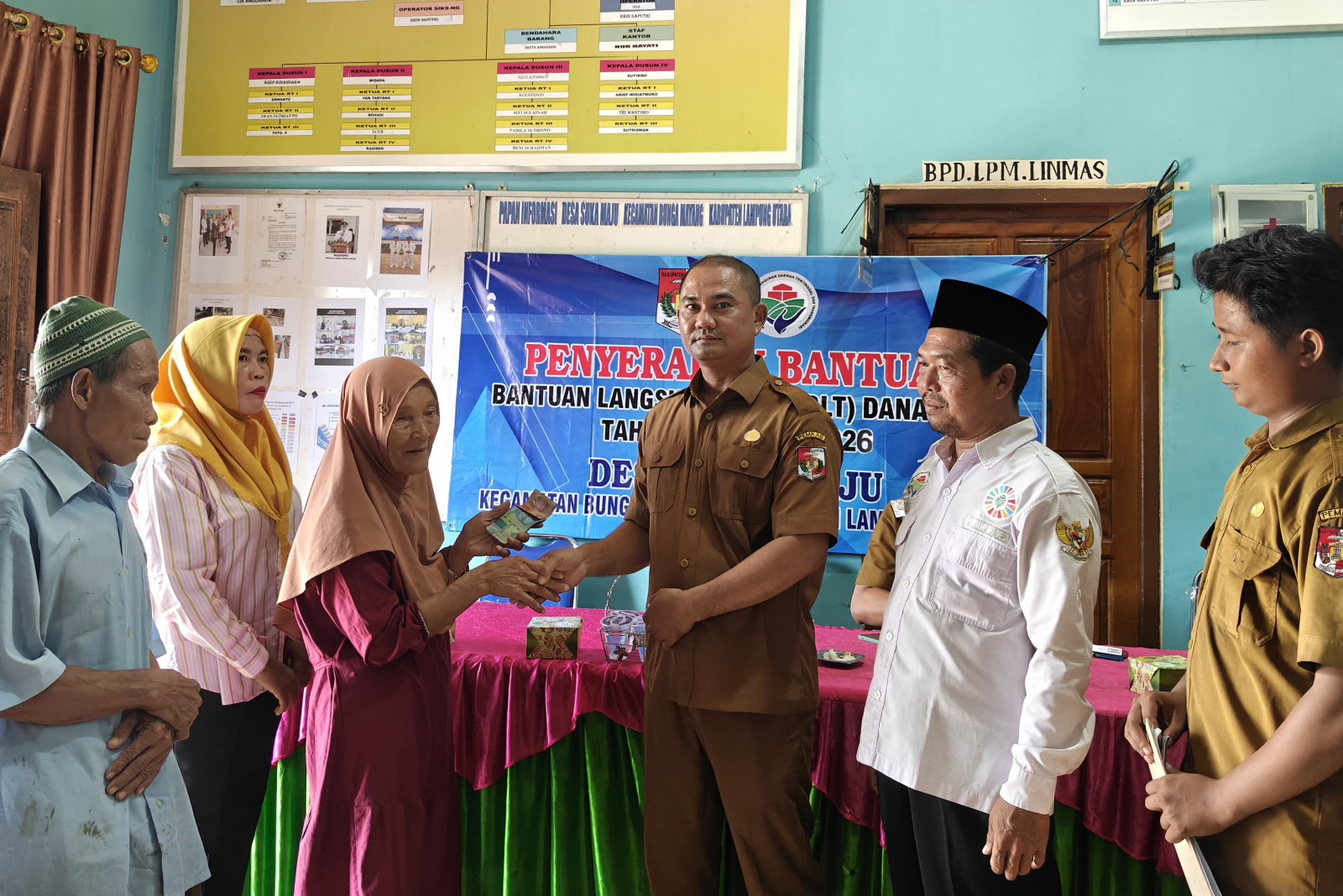 Pemerintahan Desa Suka Maju Lampung Utara, Bagikan BLT (Bantuan Langsung Tunai) Kemasyarakat Sejumlah 10 KPM