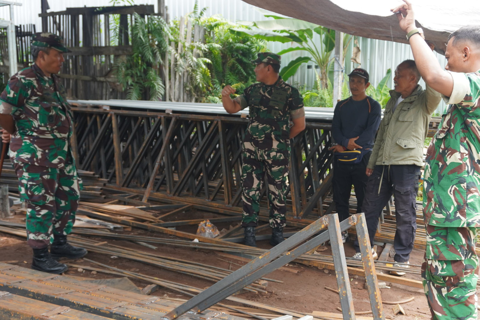 Dandim 1015/Sampit Dampingi Danrem 102/Pjg Tinjau Progres Pembangunan KDKMP