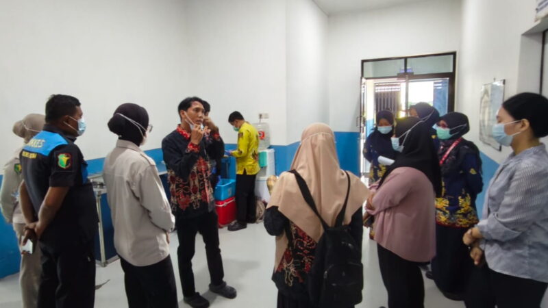 Jamin Makanan Bergizi Aman, Sidokes Polres Kotim Gandeng Dinkes Cek Bahan Baku MBG di SPPG Polri Kotim 01