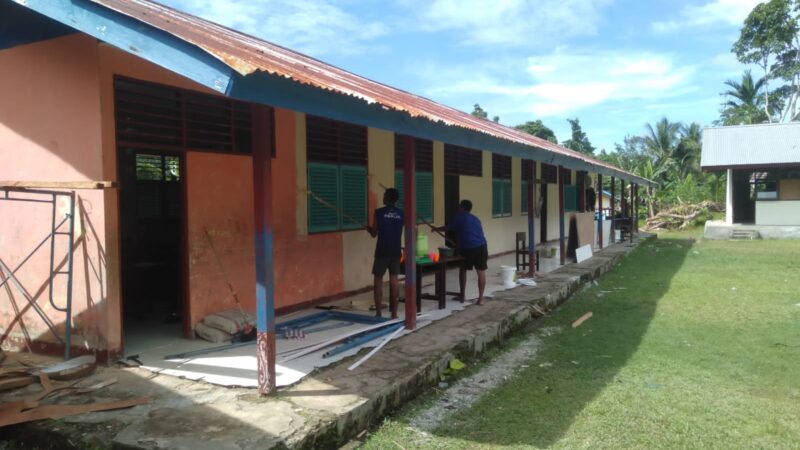 TNI Percepat Renovasi Sekolah melalui TMMD Ke-128, Progres SD Inpres 62 Asai Masuki Tahap Finishing