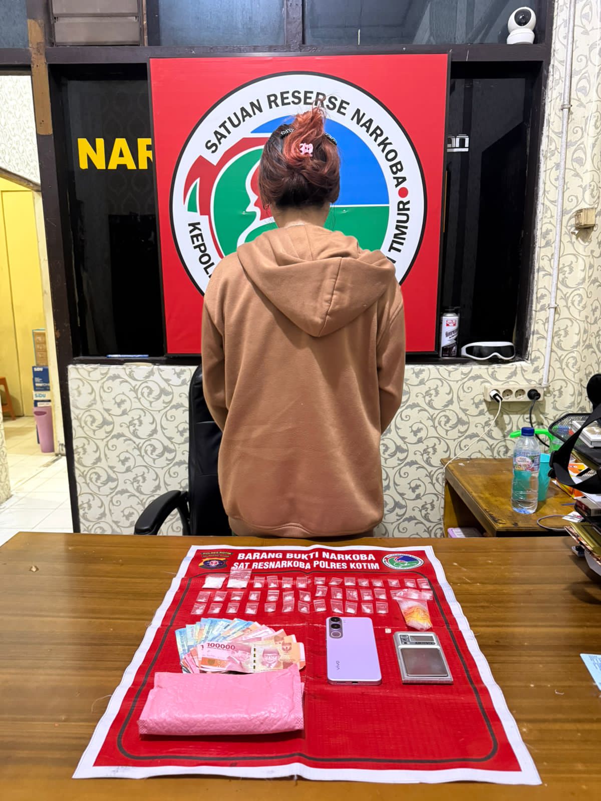 Nekat Edarkan Sabu, Seorang Ibu Rumah Tangga di Bukit Raya Diringkus Satresnarkoba Polres Kotim