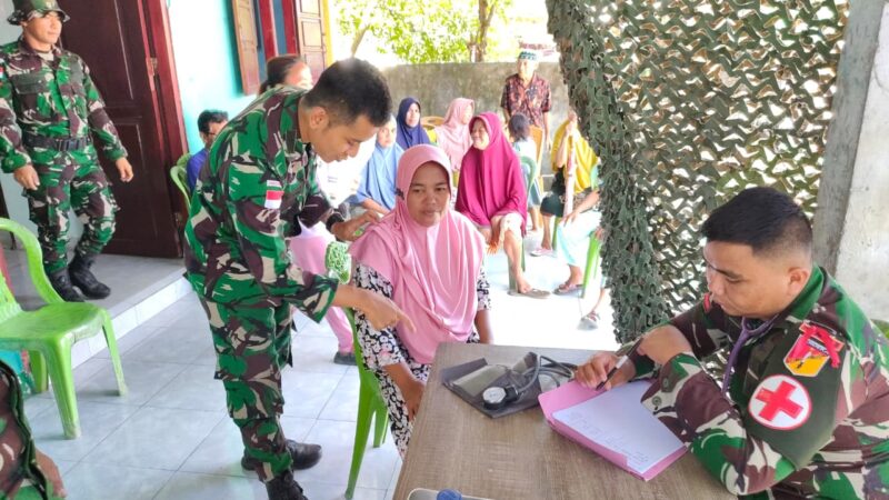 Satgas Pamtas RI–Malaysia Yonarmed 19/Bogani Gelar Pengobatan Gratis Bagi Masyarakat Desa Tombolango