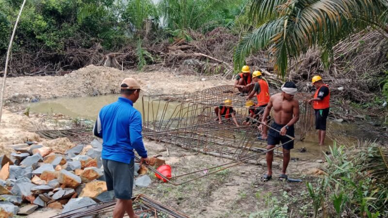 Meski Kendala Hujan dan Tergenang air, Semangat Personel Pantang Surut