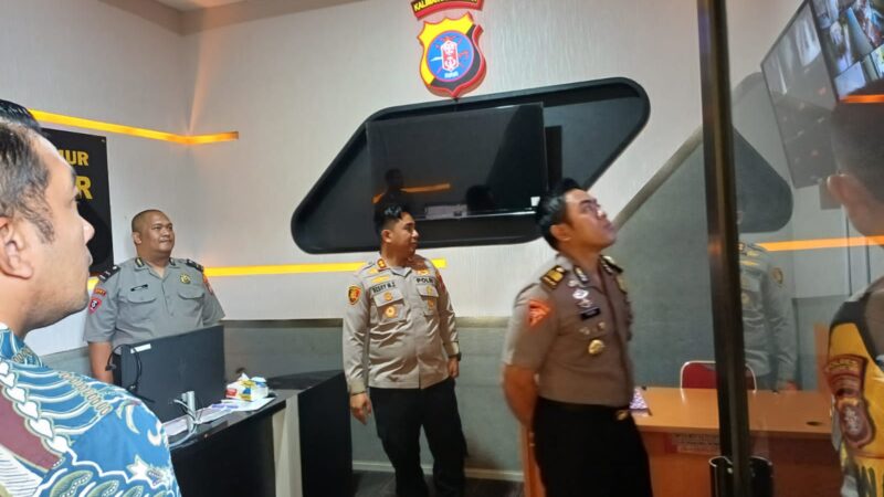 POLRES KOTIM PASTIKAN KESIAPAN COMMAND CENTER DAN PELAYANAN 110 UNTUK PUBLIK OPTIMAL
