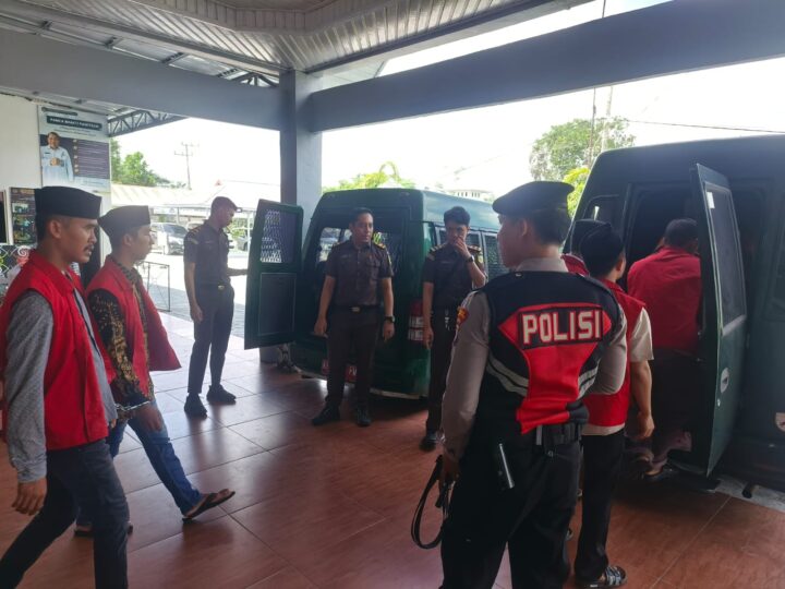 Polres Kotim Kawal Ketat Pemindahan 37 Tahanan ke PN Sampit, Pastikan Sidang Berjalan Aman