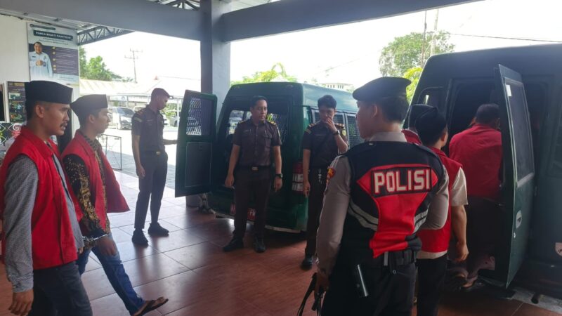 Polres Kotim Kawal Ketat Pemindahan 37 Tahanan ke PN Sampit, Pastikan Sidang Berjalan Aman