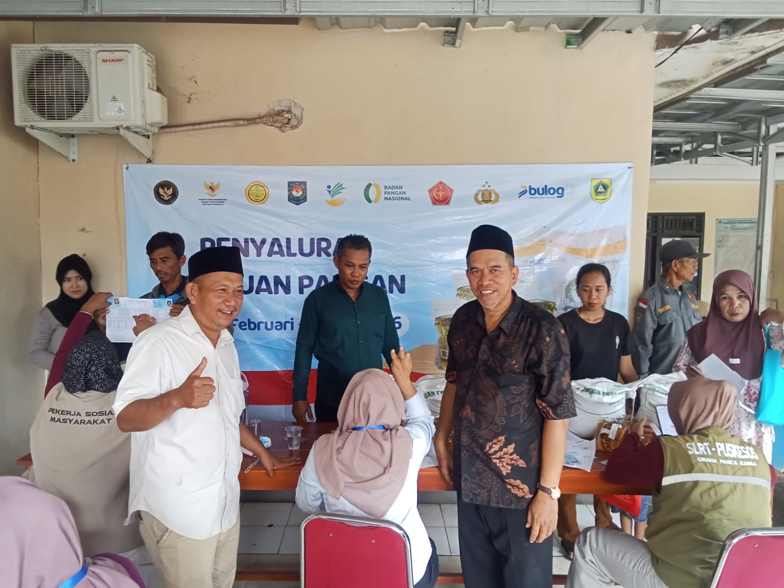 1337 WARGA PENERIMA PENYALURAN BANTUAN PANGAN DI DESA GINTUNG CILEJET PARUNG PANJANG
