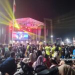 Malam Puncak Hari Jadi ke-43 Desa Mekar Jaya Meriah, Ribuan Penonton Saksi Pengundian Doorprise Motor dan Kembang Api