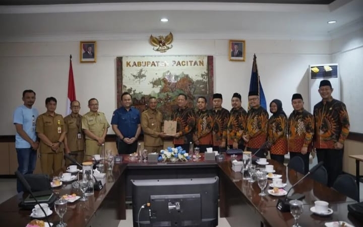 Bupati Pacitan Indrata Nur Bayuaji Menerima Kunjungan Kerja Dewan Kota Jakarta Timur.
