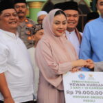 Usai Pelaksanaan Sholat Iduladha, Bupati Brebes Serahkan 2 Sapi dan 10 Kambing Kurban Untuk Warga Salem