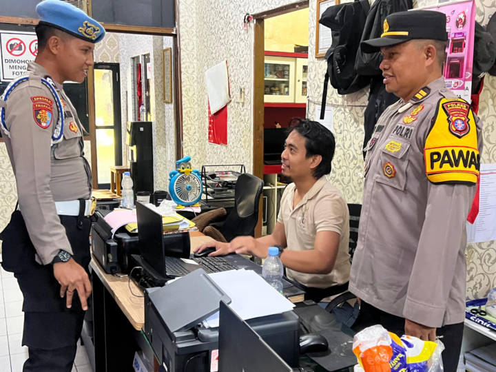 Pawas Polres Kotim Laksanakan Pengecekan Intensif Piket Fungsi dan Kondisi Ruang Tahanan