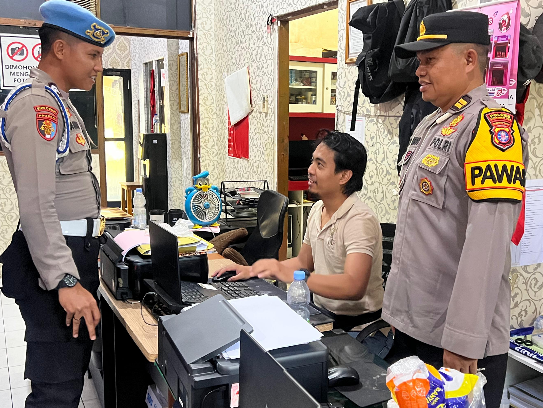 Pawas Polres Kotim Laksanakan Pengecekan Intensif Piket Fungsi dan Kondisi Ruang Tahanan
