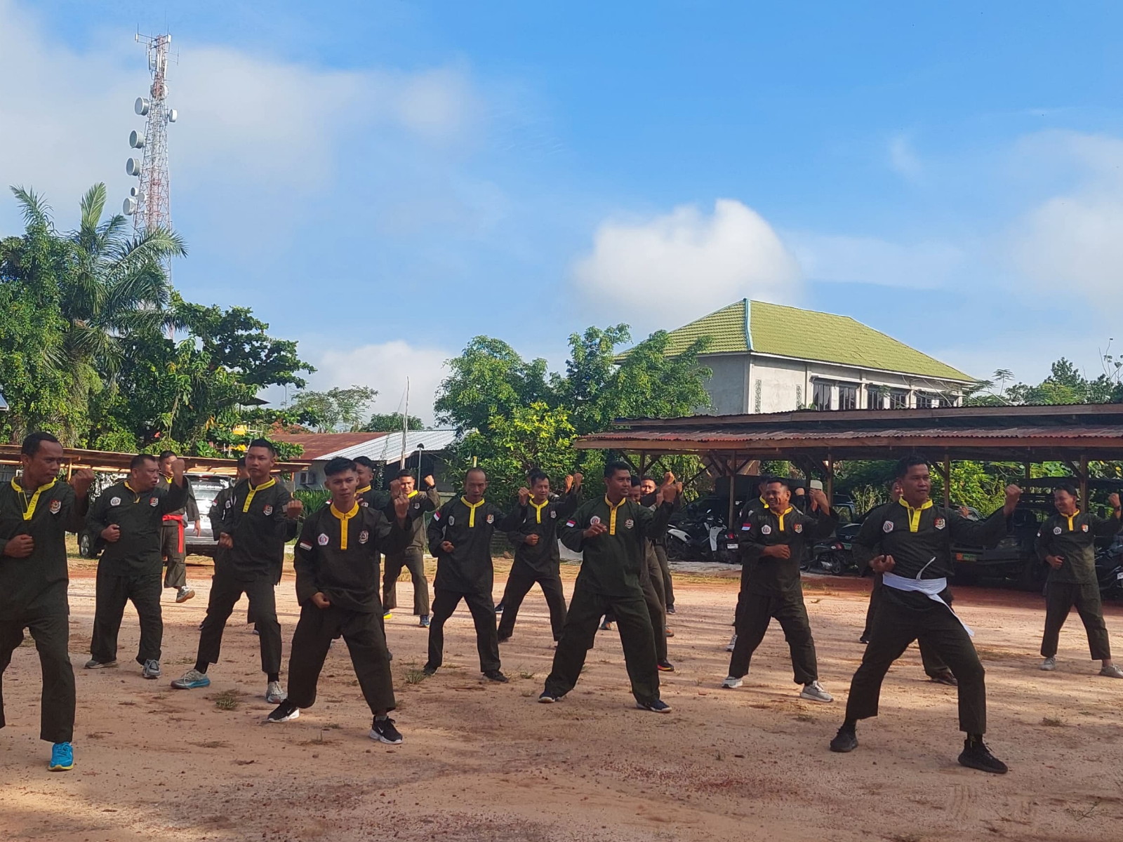 Pelihara Kemampuan, Personel Kodim 1015/Sampit Mengasah Kemampuan Lewat Latihan Pencak Silat Militer