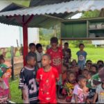 Tembus Gerimis, Satgas Yonif 763/SBA Kobarkan Semangat Belajar Anak-Anak Perbatasan