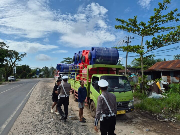 Tingkatkan Kamseltibcar Lantas, Satlantas Polres Kotim Gelar Sosialisasi dan Edukasi Serentak di Kota Sampit