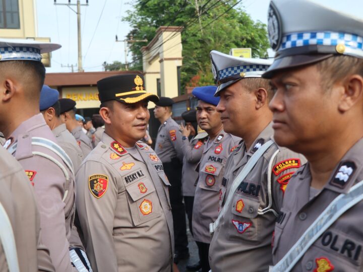 Jelang HUT Bhayangkara ke-80, Kapolres Kotim Beri Arahan Tegas dan Cek Kerapian Personel