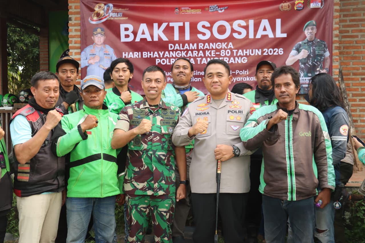 Sambut Hari Bhayangkara, Polresta Tangerang Baksos Bareng Komunitas Ojol