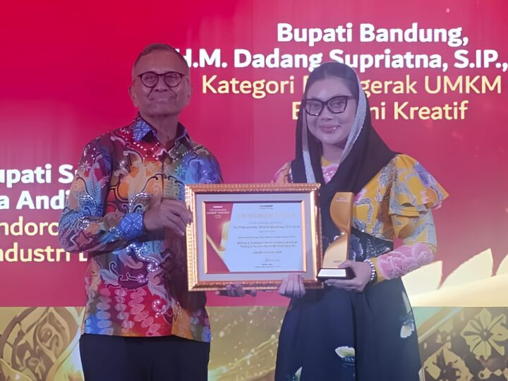 Bupati Brebes Raih Disway Top Regional Leader Awards