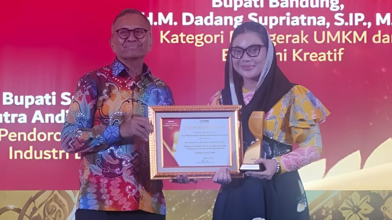 Bupati Brebes Raih Disway Top Regional Leader Awards