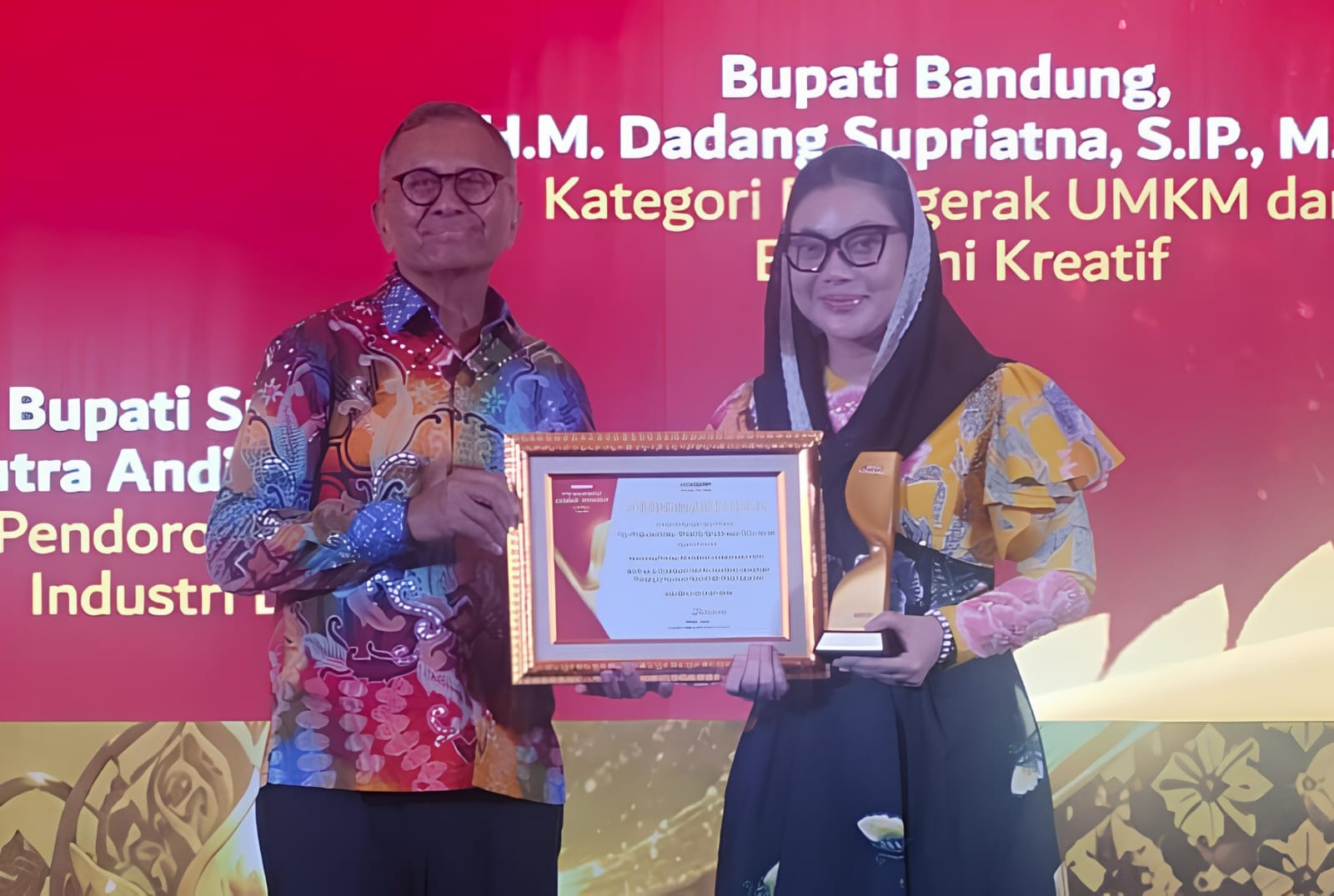 Bupati Brebes Raih Disway Top Regional Leader Awards