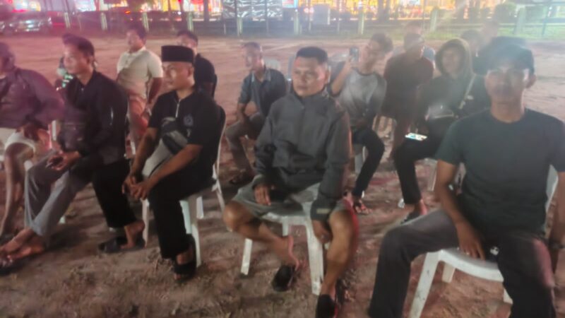 Pererat Kemanunggalan, Kodim 1015/Sampit Gelar Nobar Sepak Bola Gembira Bersama Masyarakat