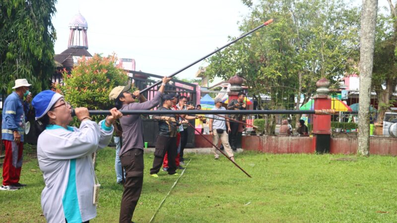 Lestarikan Budaya Dayak, Kapolres Kotim Buka Perlombaan Begasing, Menyumpit, dan Menganyam di Taman Kota Sampit