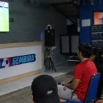 Pererat Kebersamaan, Anggota Kodim 1016/Plk Nonton Bareng Piala Dunia Bersama Warga