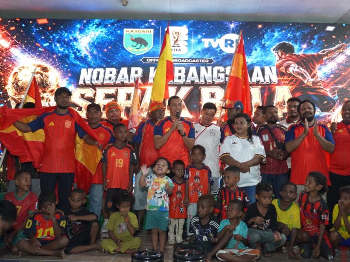 Semangat Piala Dunia: TNI dan Masyarakat Nobar Kebangsaan