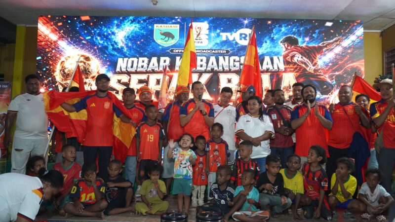 Semangat Piala Dunia: TNI dan Masyarakat Nobar Kebangsaan