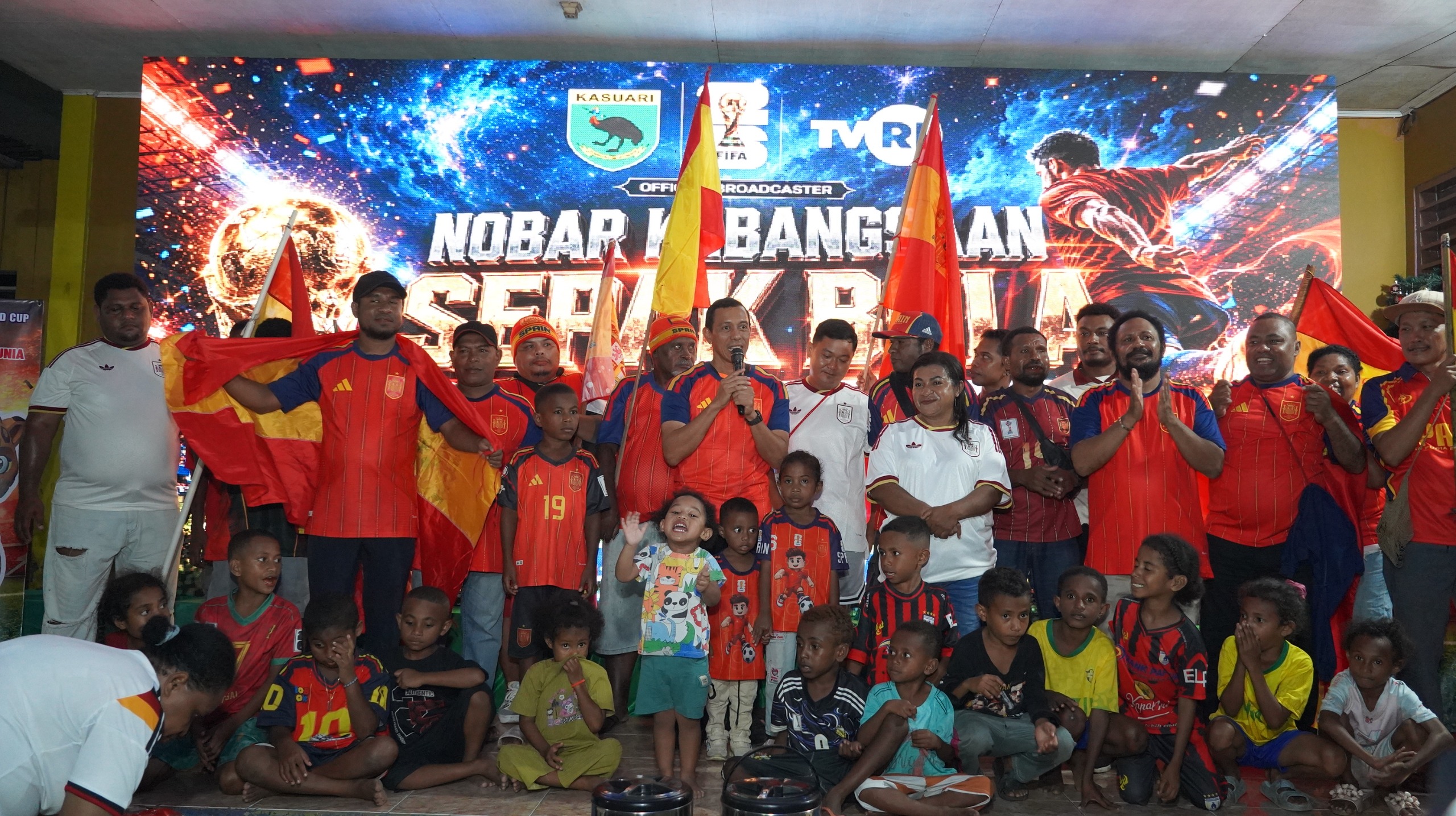 Semangat Piala Dunia: TNI dan Masyarakat Nobar Kebangsaan