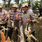 Satreskrim Polres Karawang Mensukseskan Program Swasembada Pangan, Ikut Serta Penanaman Jagung