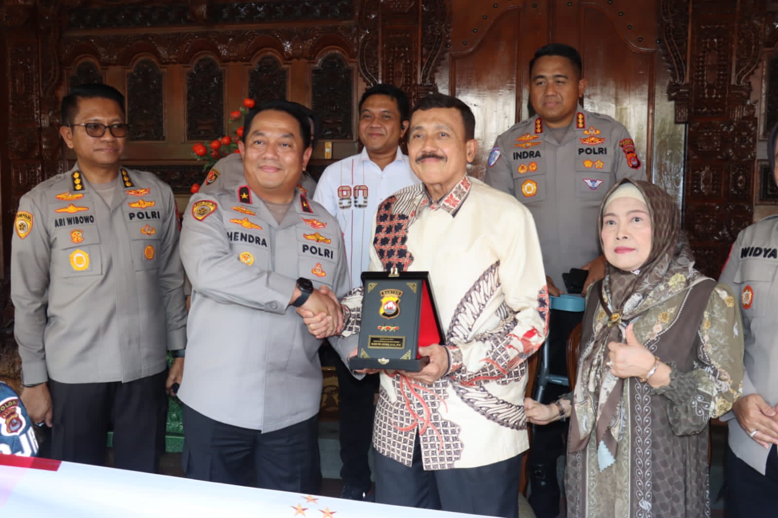 Dampingi Wakapolda, Kapolresta Tangerang Anjangsana ke Mantan Kapolda Banten