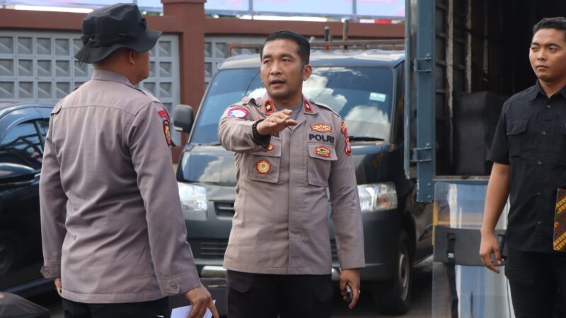 Matangkan Persiapan Lomba HUT Bhayangkara Ke-80, Wakapolres Kotim Gembleng Langsung Pasukan Dalmas