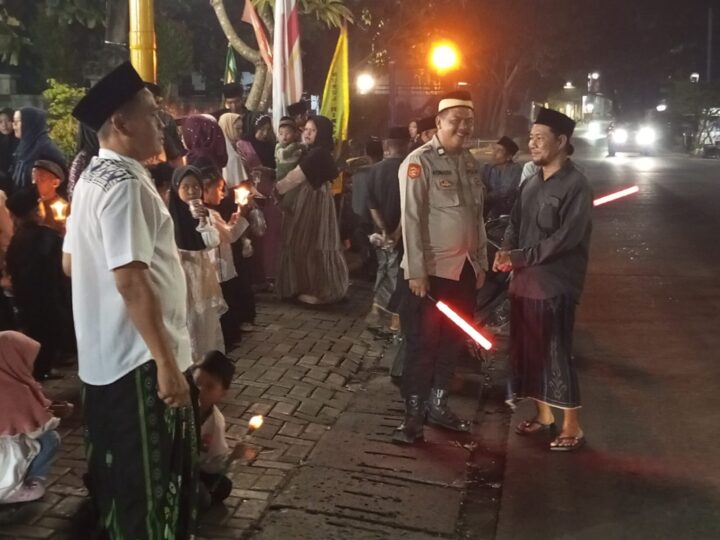 POLSEK TIGARAKSA MELAKSANAKAN KEGIATAN PENGAMANAN PAWAI OBOR DI DARKUM POLSEK TIGARAKSA POLRESTA TANGERANG