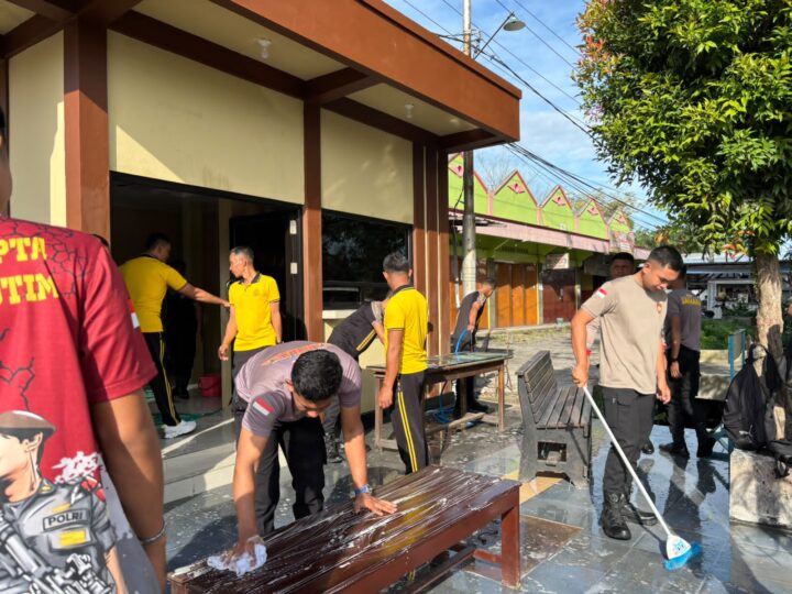 Kegiatan Jum’at Asri di Mako dan Penjagaan Polres Kotim.