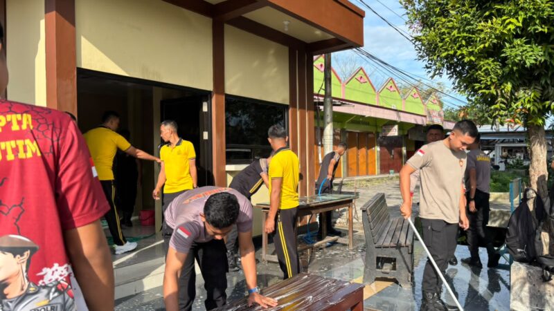 Kegiatan Jum’at Asri di Mako dan Penjagaan Polres Kotim.