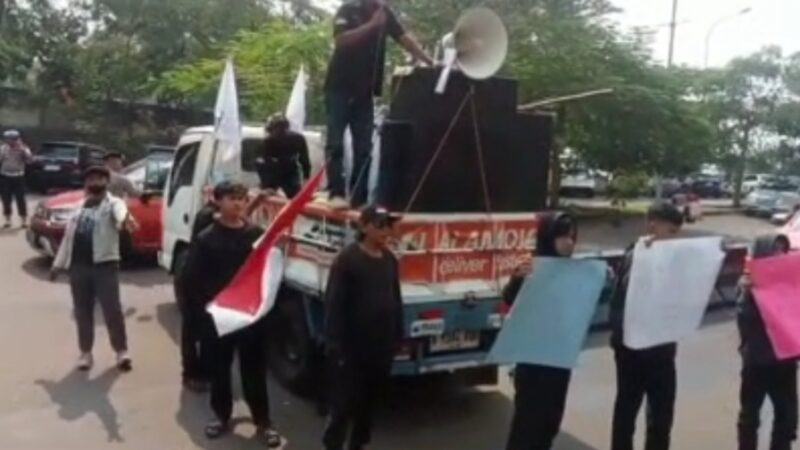 Ratusan Massa Aksi Bela Warga Miskin FWJI TANG-KOT dan Aktivis,LBH Geruduk Polres Tangsel Desak Kapolres Tangsel Hentikan Dugaan Kriminalisasi Korban Hidup Laka Lantas
