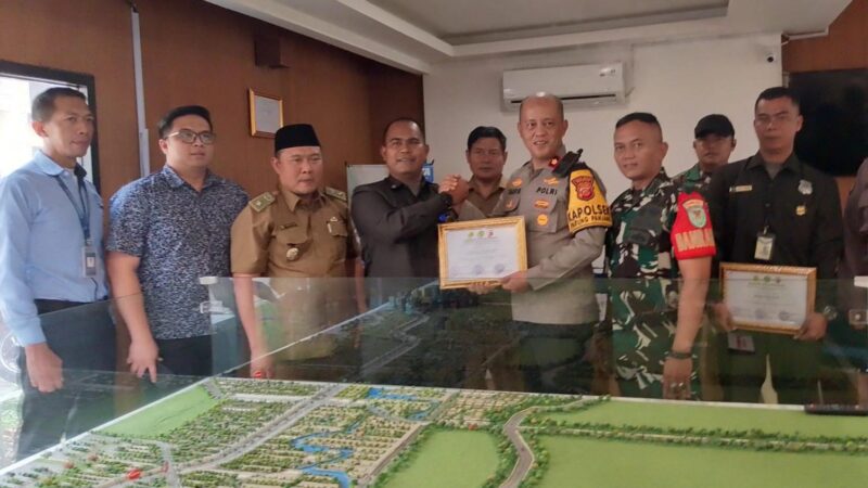 Sinergi Jaga Kamtibmas: Gagalkan Curanmor, Dua Satpam Millenium City Raih Penghargaan dari Forkopimcam Parungpanjang
