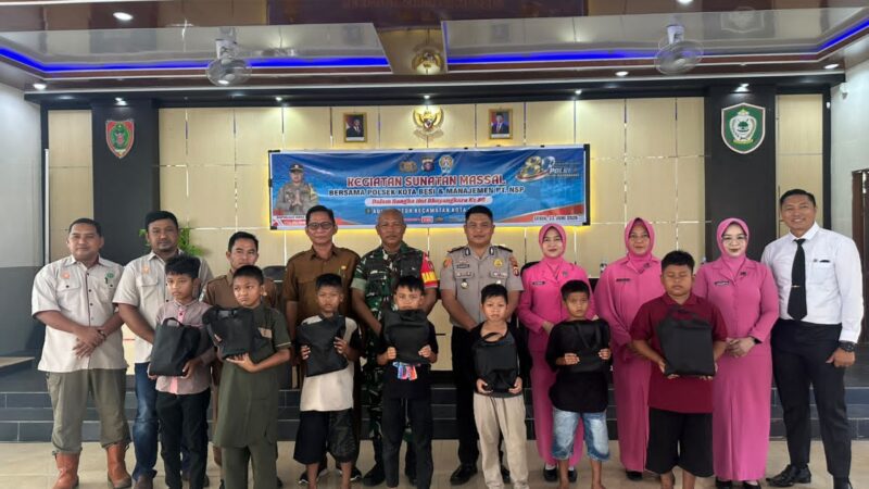 Sambut HUT Bhayangkara Ke-80, Polsek Kota Besi Gelar Sunatan Massal untuk Warga