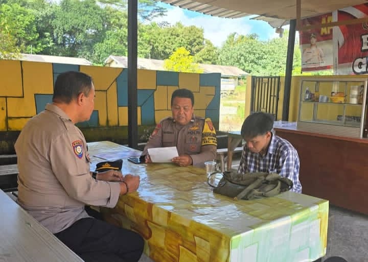 Giat Jumat Curhat Oleh Anggota Polsek Kumai