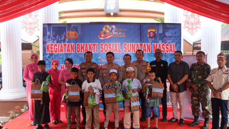 Sambut HUT Bhayangkara ke-80, Kapolres Kotim Buka Bhakti Sosial dan Sunatan Massal di Polsek Baamang
