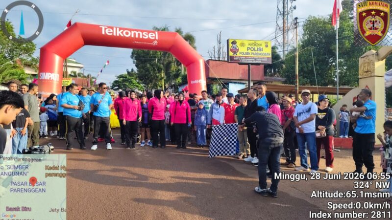 Meriah..! Ribuan Warga Ikuti Jalan Sehat HUT Bhayangkara ke-80 di Polsek Parenggean