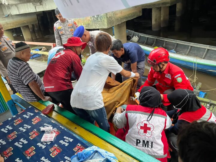 Diduga Terpeleset Akibat Stroke dan Rabun, Seorang Perempuan Ditemukan Meninggal di Pelabuhan Taxi Air Sampit